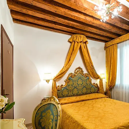 أل فاجين فندق